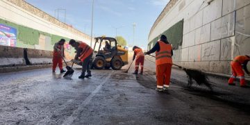 Limpian bajopuente de 5 de Mayo tras lluvias