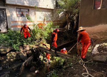 Limpian barranca en Romero Vargas para prevenir inundaciones