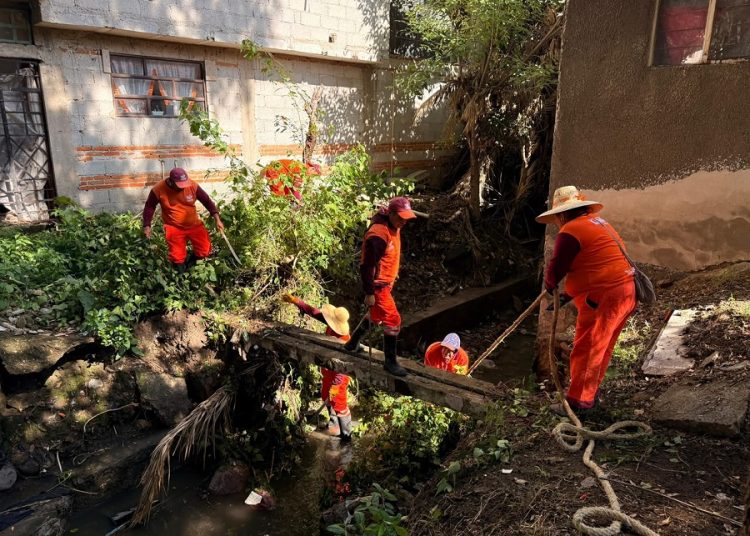 Limpian barranca en Romero Vargas para prevenir inundaciones