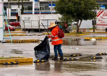 Limpian alrededores del Cuauhtémoc tras partido España-Perú