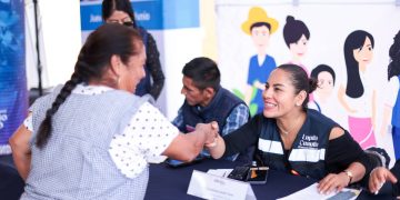 Acerca Lupita Cuautle atención integral a familias de San Francisco Acatepec
