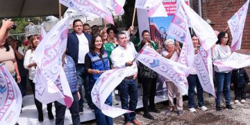 La espera terminó, inicia Lupita Cuautle pavimentación de la calle 12 oriente