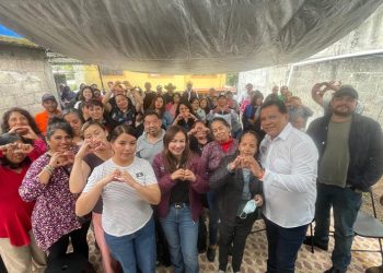 Miguel Márquez acompaña elección de Comité de Obra Comunitaria en Huauchinango