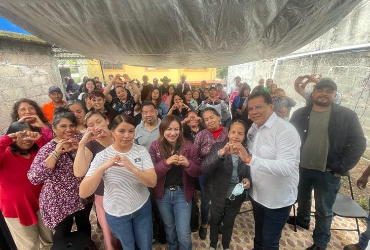 Miguel Márquez acompaña elección de Comité de Obra Comunitaria en Huauchinango