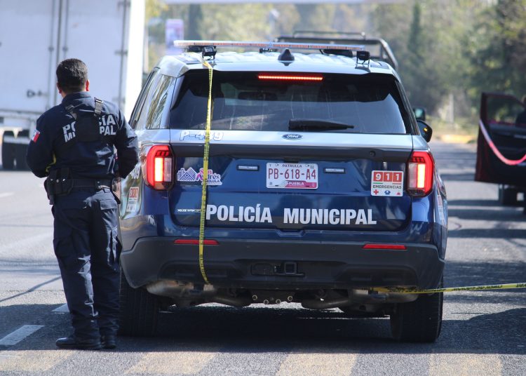 Impiden asalto a cuentahabiente en San Andrés Cholula; policías municipales detienen a un sujeto