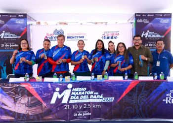 Presenta Lupita Cuautle playera y medalla de la 12ª edición del Medio Maratón del Día del Papá 2026