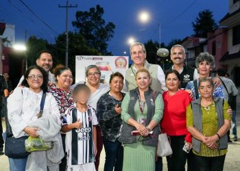 Pepe Chedraui lleva alumbrado led a colonia 10 de Mayo