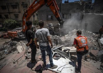 Gaza intenta exhumar miles de cadáveres pese al veto israelí a entrada de maquinaria