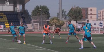 España abrirá entrenamiento solo a medios acreditados