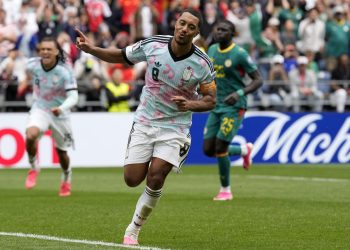 Bélgica firma un milagro en Seattle y revive en el minuto 125