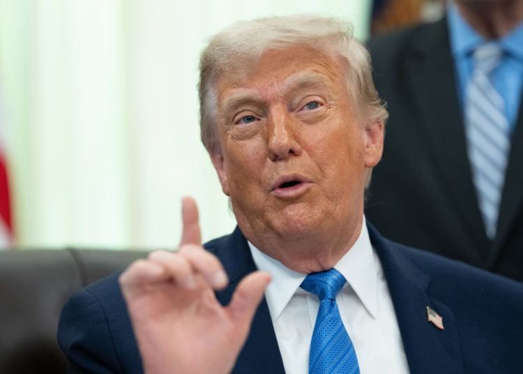 Trump exige bajar gasolina pese a caída de precios