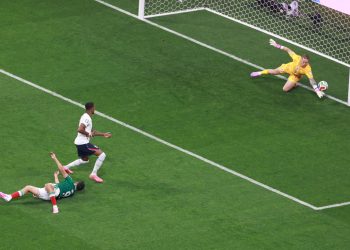 Bellingham silencia el Azteca con un doblete, pero Quiñones despierta la fe