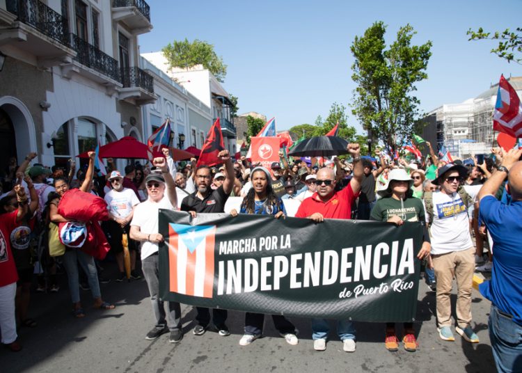 Miles reclaman la independencia de Puerto Rico