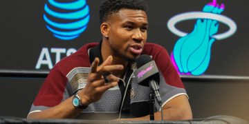 Los Miami Heat presentan a Antetokounmpo