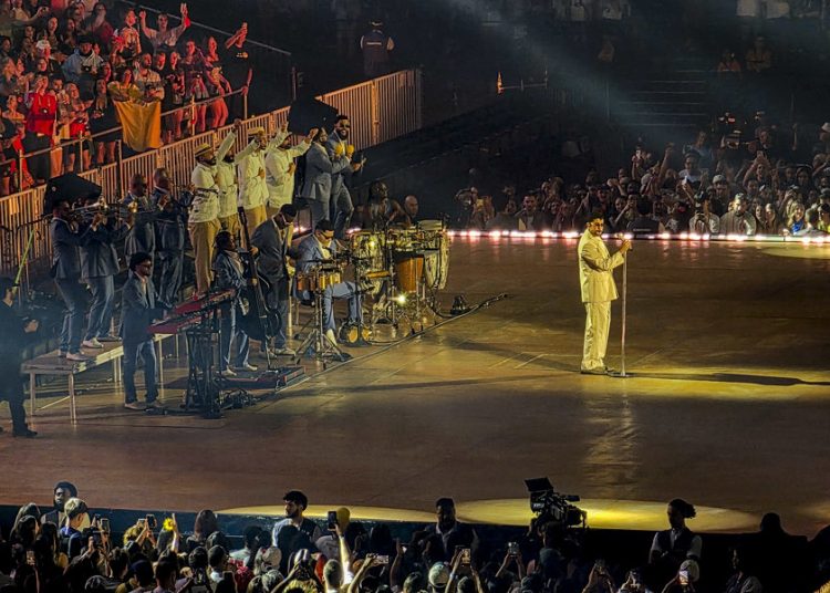 De la playa a París, Bad Bunny se da su ‘weltita’