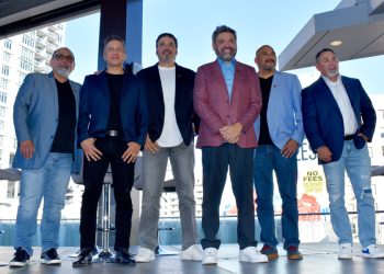 Intocable recibe estrella en el Pase de la Fama en Hollywood
