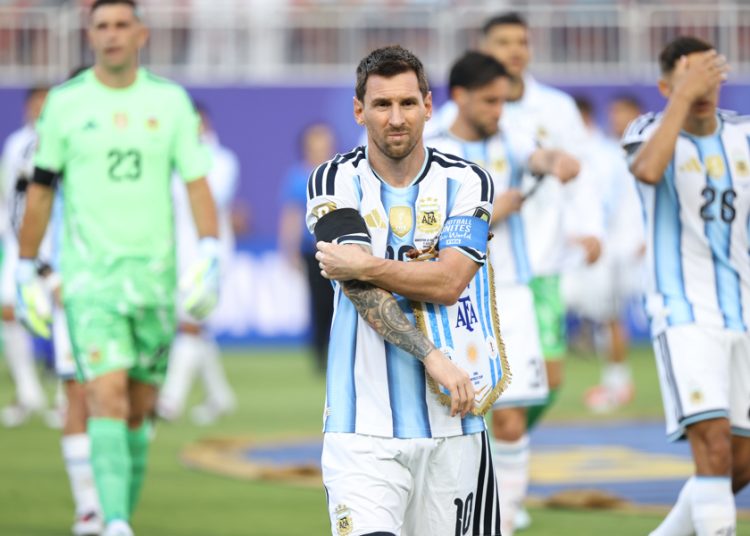 Inglaterra, la cuenta pendiente de Messi
