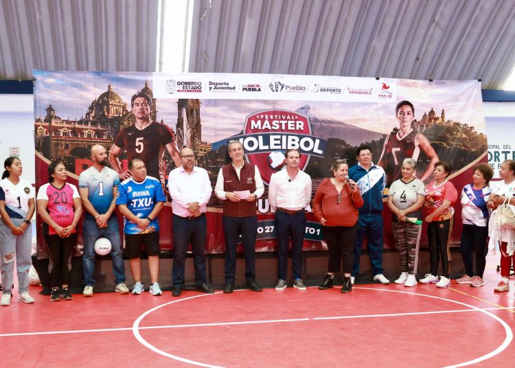 Pepe Chedraui sostiene encuentro con equipos poblanos rumbo al Festival Máster de Voleibol
