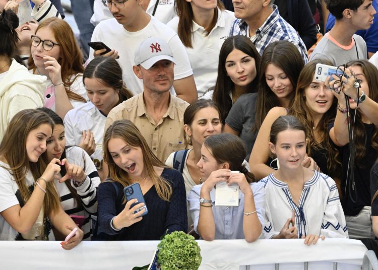 Francia blinda a los niños: prohibidas las redes sociales para menores de 15 años