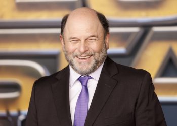 Jason Alexander pide disculpas por una escena «inapropiada»
