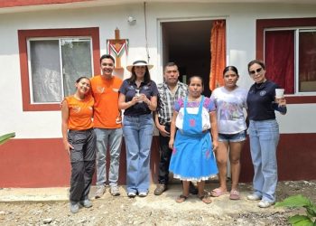 Anáhuac Puebla entrega 9 viviendas a familias vulnerables