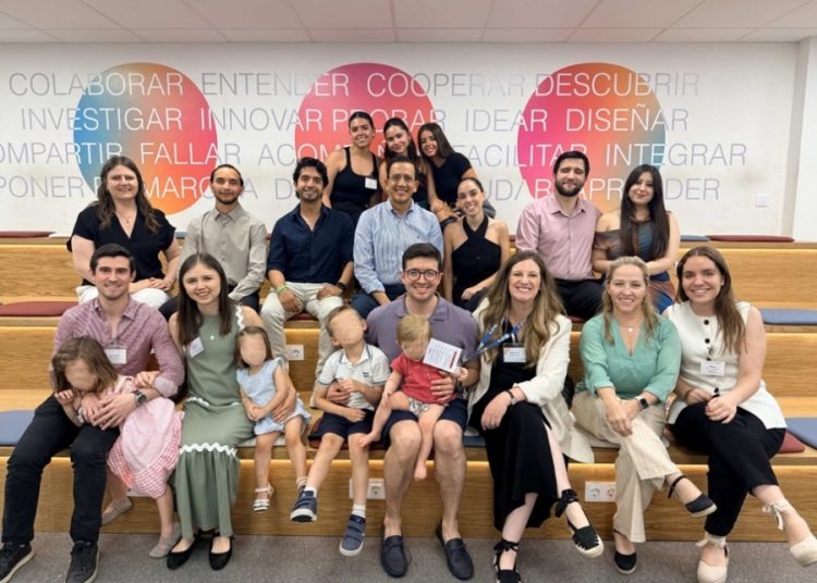 Anáhuac Puebla crea capítulo de egresados en Madrid