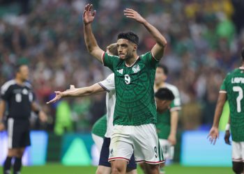 Aunque no le alcanza, evoluciona México