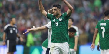Aunque no le alcanza, evoluciona México