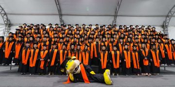 Anáhuac Puebla gradúa a más de 600 profesionistas