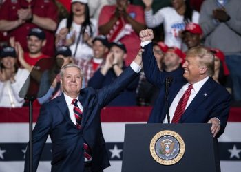 Trump lamenta muerte del senador Lindsey Graham