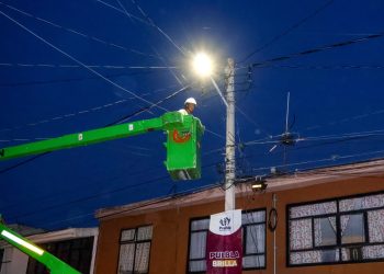 Con Puebla Brilla, Pepe Chedraui moderniza luminarias en Granjas del Sur
