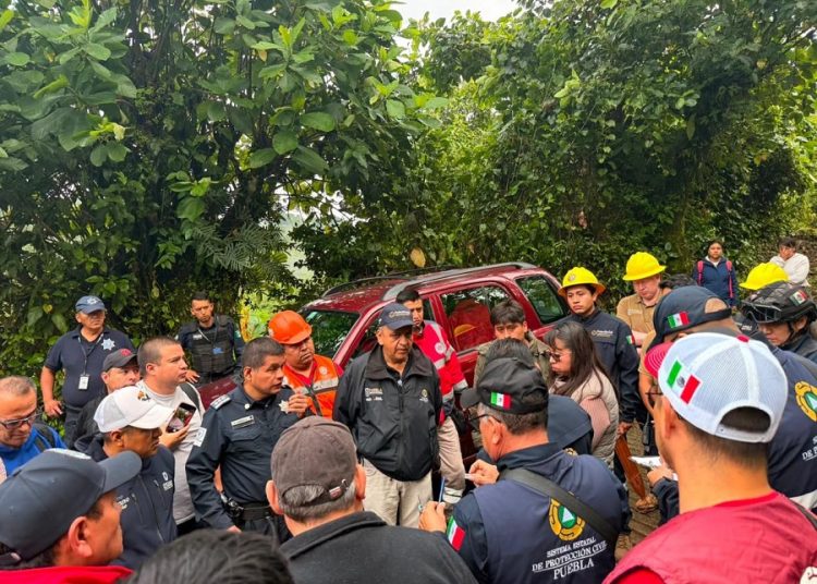 Refuerzan rescate de personas atrapadas en gruta de Cuetzalan