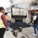 Supervisa Pepe Chedraui trabajos de bacheo en colonia Popular Castillotla