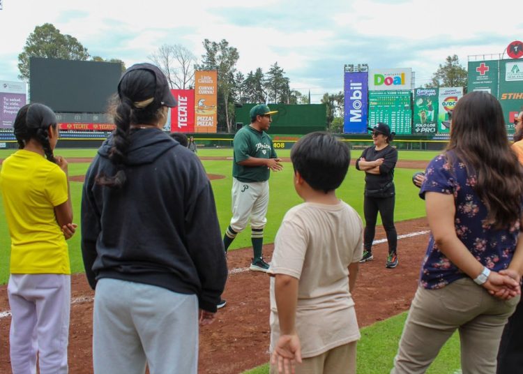 Realiza Gobierno de Pepe Chedraui clínica deportiva con Pericos de Puebla