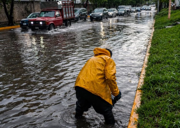 Agua de Puebla desazolva 1,300 kilómetros de drenaje en lo que va de 2026