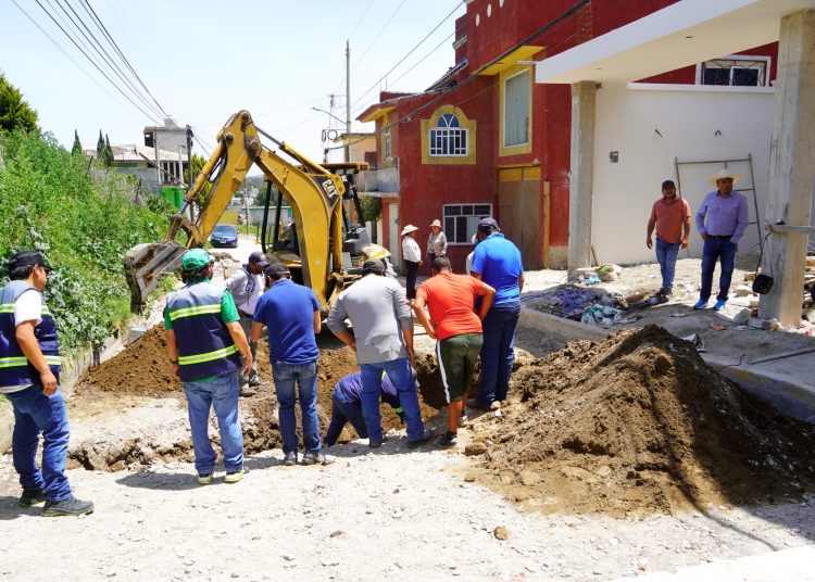 Inician reparación de la calle 5 de Mayo en Tlanalapan