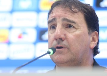 Colombia renueva a Néstor Lorenzo