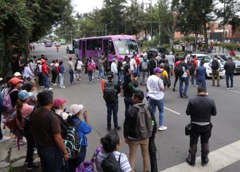 Maestros reactivan protestas
