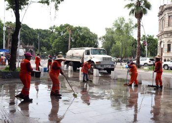 Lavan avenida Juárez tras partido México-Inglaterra