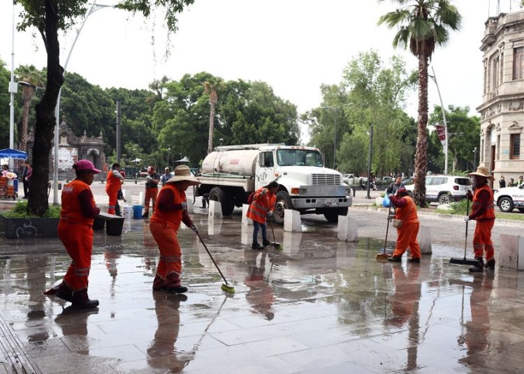 Lavan avenida Juárez tras partido México-Inglaterra