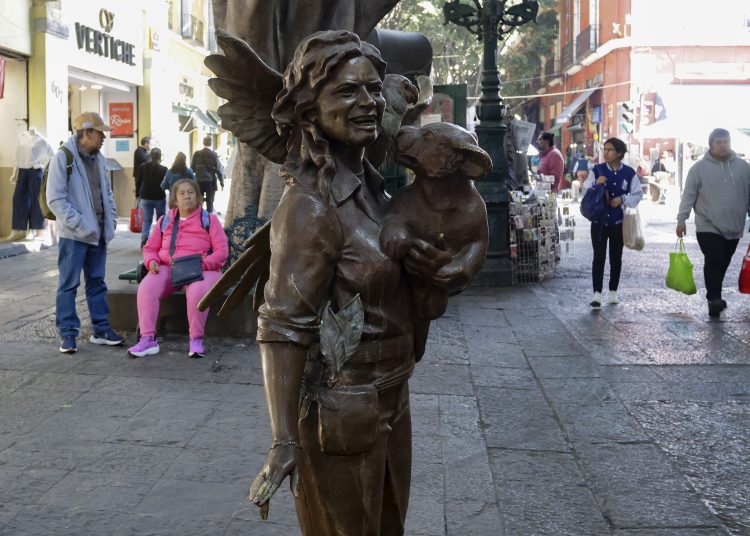 Escultura de Amy Camacho ubicada en el corredor 5 de Mayo sufre vandalismo; le roban el águila