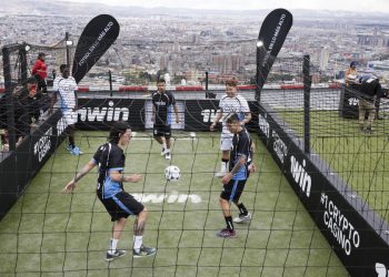 Bogotá acoge un partido de fútbol a 196 metros de altura