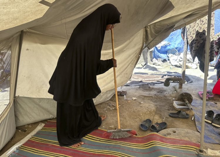 Mil días sin casa: familias desplazadas sobreviven en tiendas de campaña en Gaza