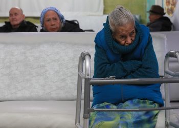 Las mujeres mayores padecen más enfermedades crónicas en México: estudio