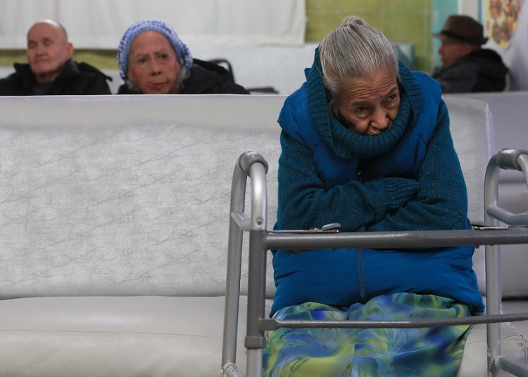 Las mujeres mayores padecen más enfermedades crónicas en México: estudio