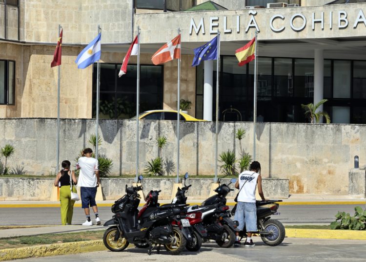 Marcha de hoteleras plantea dudas en Cuba