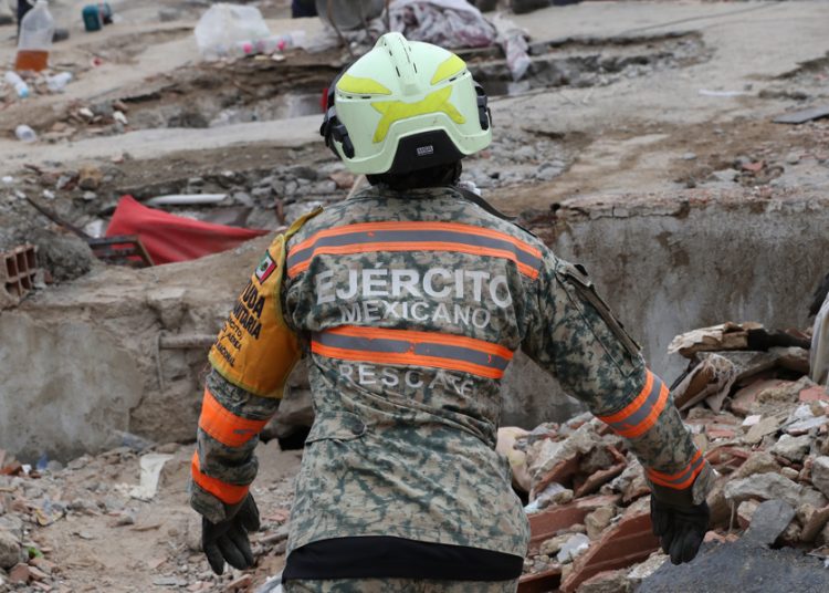 Misión rescató a dos personas tras terremotos en Venezuela