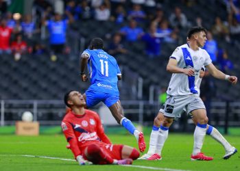 El Azul remonta y derrota al Puebla en la J2