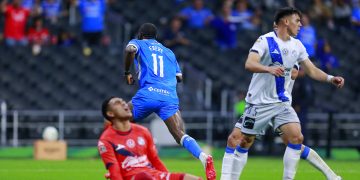 El Azul remonta y derrota al Puebla en la J2
