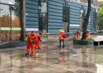 Lavan Avenida Juárez tras festejos por triunfo de México